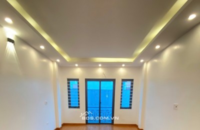 Nhà riêng gần đại học công nghiệp, ô tô đỗ cổng cách phố 40m gần chợ và trường học tại Bắc Từ Liêm